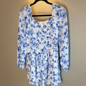 D & M Floral Blue and White Long Sleeve Mini Dress/ Size small/ like new!